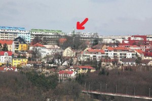 Panorama směrem od Vysočan ? šipkou vyznačena věž kostela sv. václava
